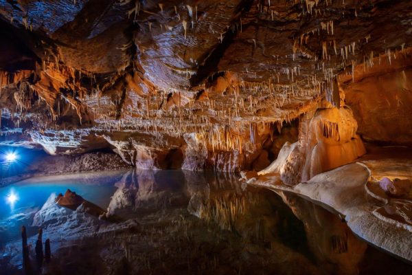 web21-grottes-de-lacave-les-lacs-herve-leclair-aspheries-1920x960-crop-1611838506